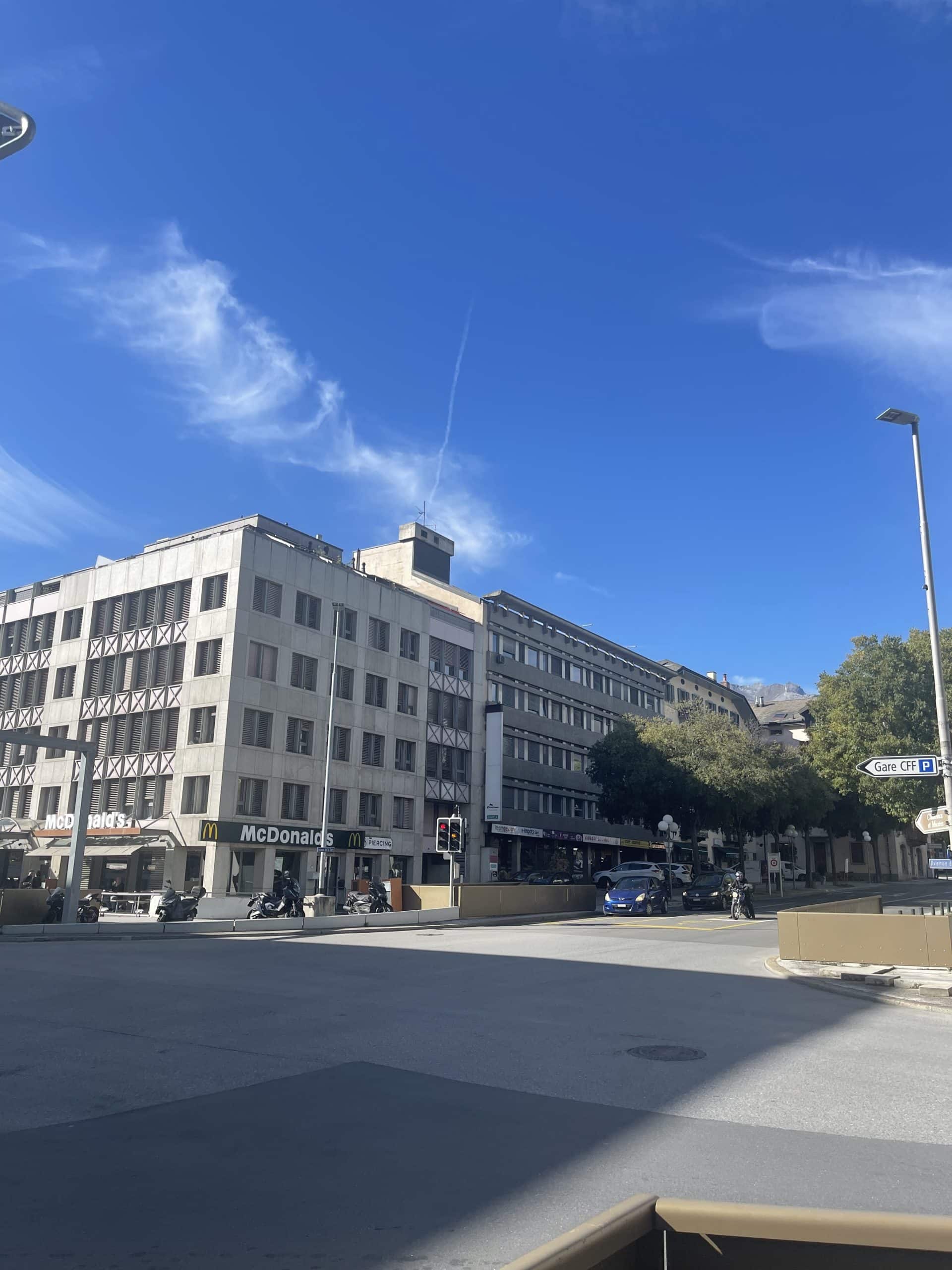 Domiciliation entreprise Sion_devanture éloignée