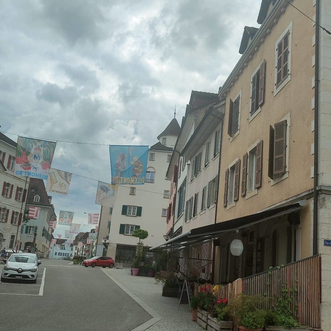 Domiciliation entreprise Delémont_vue rue devant bureau Domiciliation entreprise Delémont_vue rue devant bureau