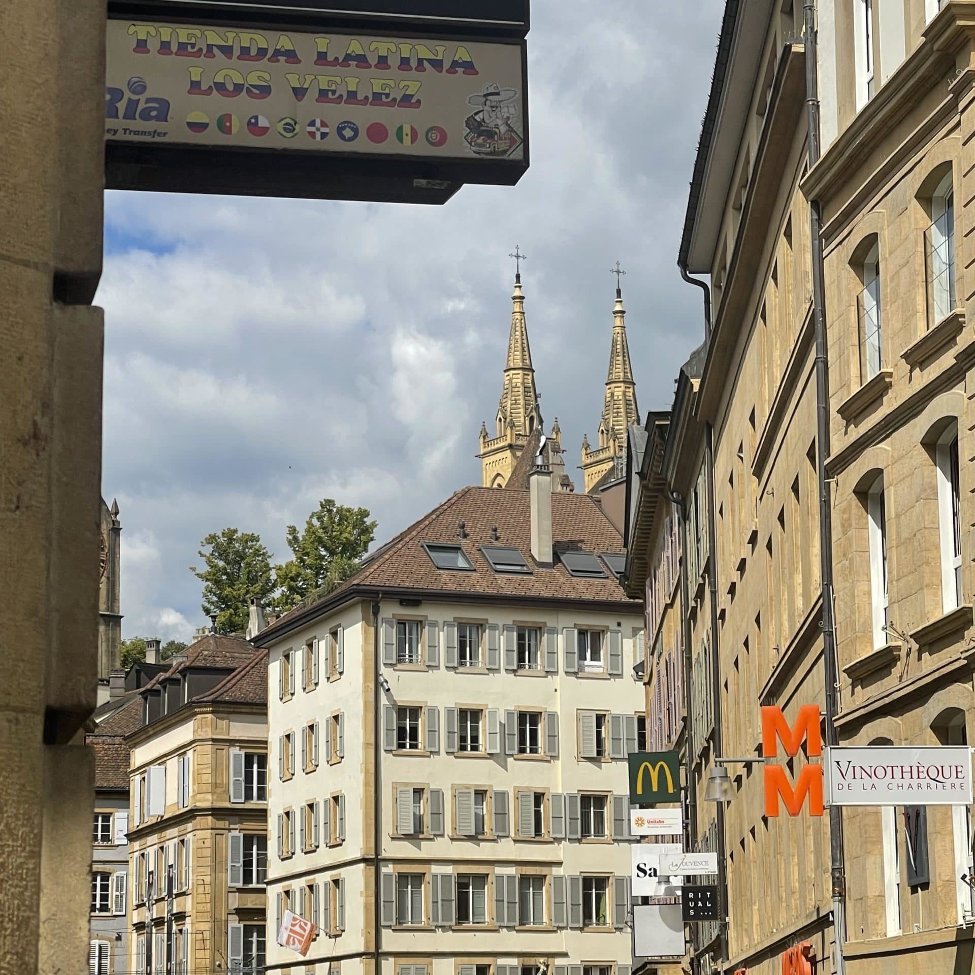 Domiciliation entreprise neuchâtel_vue ruu éloignée + zoom